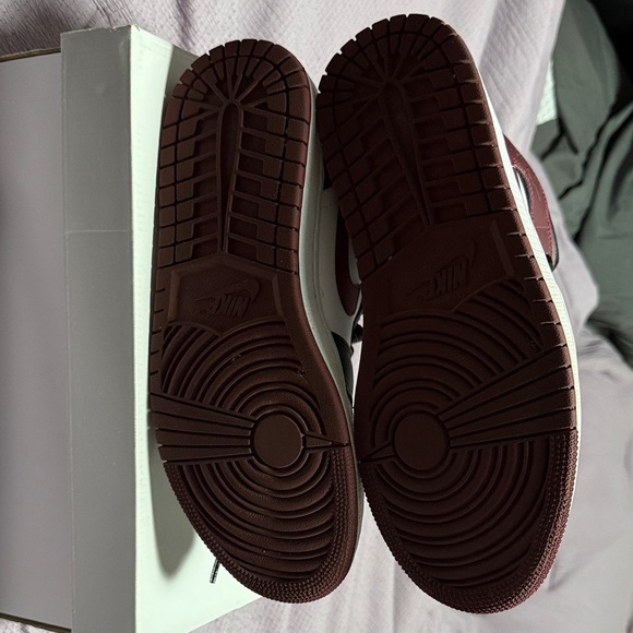 Women’s Air Jordan 1 Mid SE - Picture 7 of 13